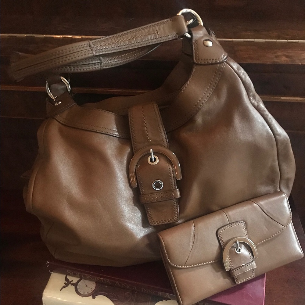 💋SOLD💋Large Coach tote bag with matching wallet